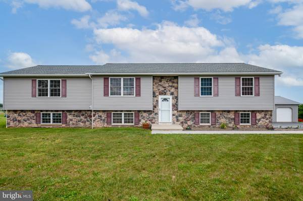 944 FRYSTOWN RD, Fredericksburg, PA 17026