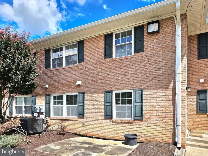 8722 WALUTES CIR #B, Alexandria, VA 22309