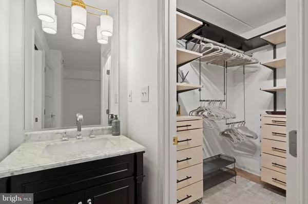 Reston, VA 20191,2317 FREETOWN CT #2B