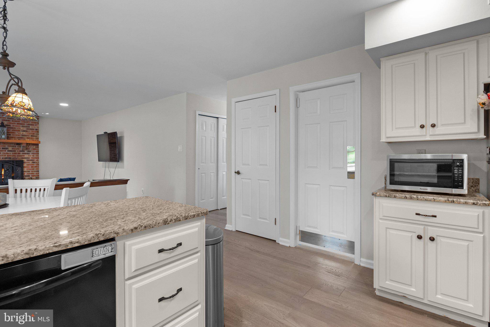Holland, PA 18966,33 TREELINE DR