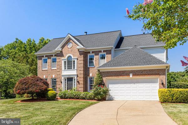 8306 KNOTTY PINE LN, Fairfax Station, VA 22039