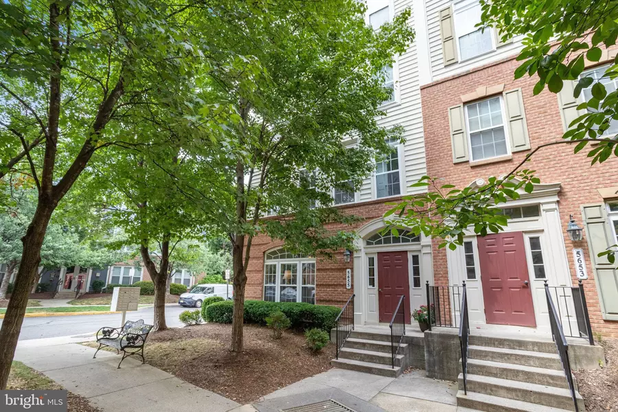 5655 HARRINGTON FALLS LN #5655B, Alexandria, VA 22312