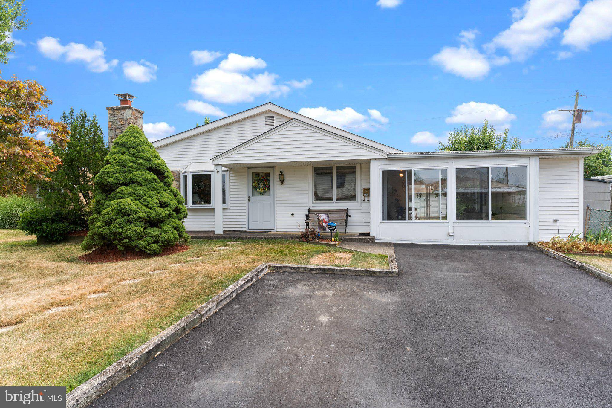 830 DUNBURY RD, Fairless Hills, PA 19030