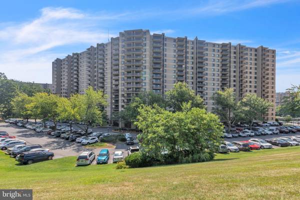 205 YOAKUM PKWY #1015, Alexandria, VA 22304