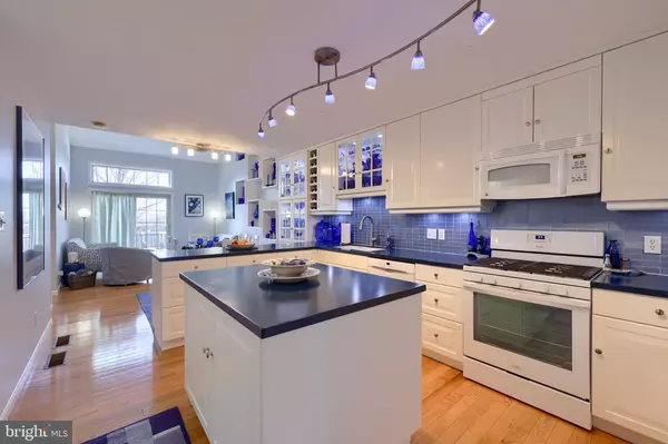 Lancaster, PA 17601,728 SKYWALK LN