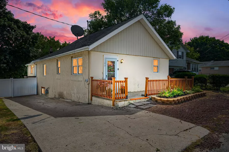 1180 BERKLEY RD, Gibbstown, NJ 08027
