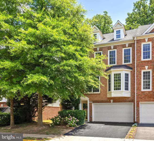 4527 MONMOUTH ST, Fairfax, VA 22030