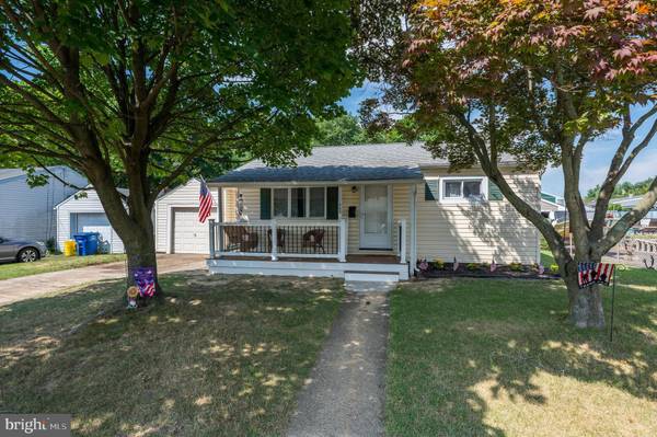 448 OAKLAND AVE, Maple Shade, NJ 08052