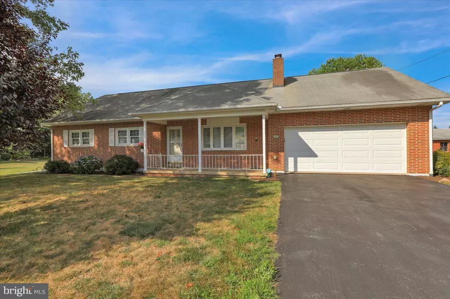 65 E MEADOW AVE, Robesonia, PA 19551