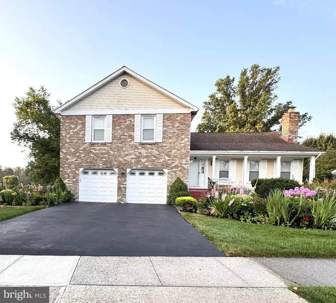 6 FRANKLIN DR, Plainsboro, NJ 08536