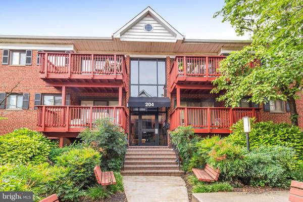 204 SKYHILL RD #10, Alexandria, VA 22314