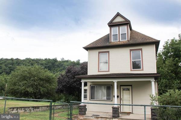 616 WOODLAND AVE, Lewistown, PA 17044