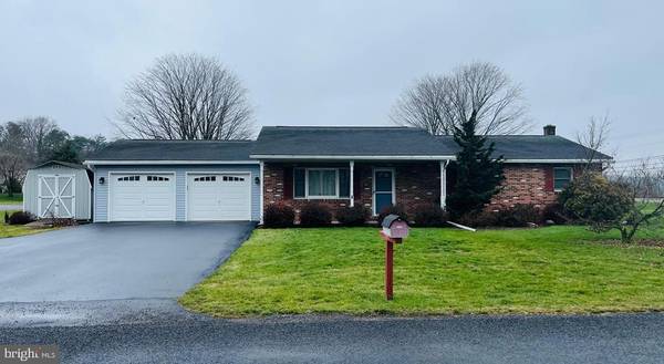 22 MANOR DR, Middleburg, PA 17842