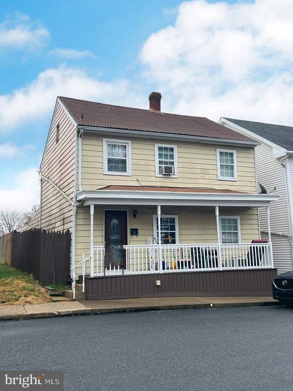 15 4TH ST, Mifflintown, PA 17059