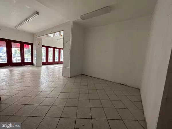 Philadelphia, PA 19147,911-913 S 9TH ST #FIRST FLOOR