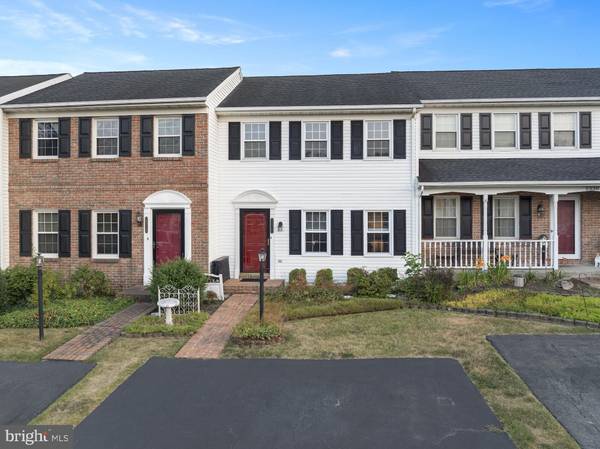 2320 WOODMONT DR, York, PA 17404