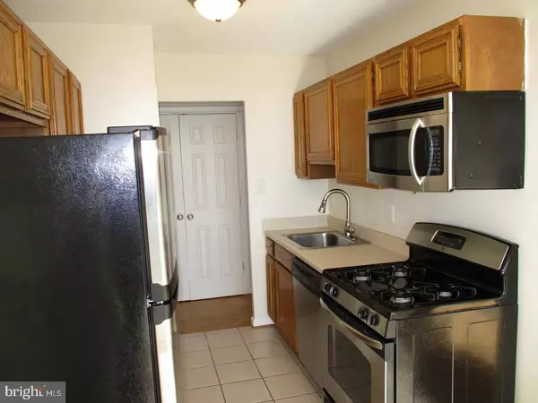 Alexandria, VA 22314,501 SLATERS LN #1214