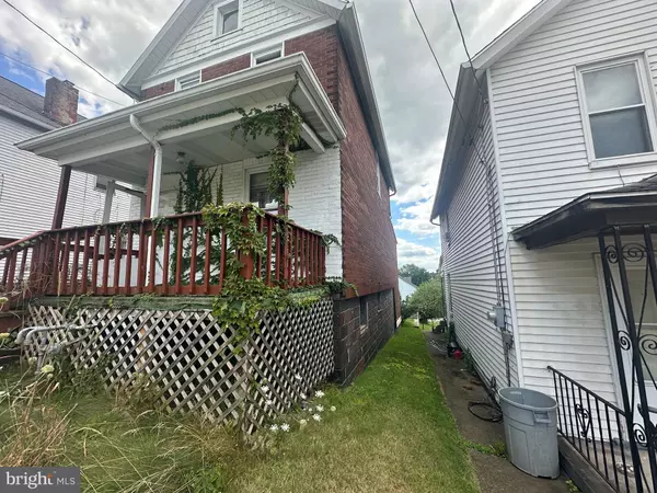 Donora, PA 15033,505 MCCREA AVE