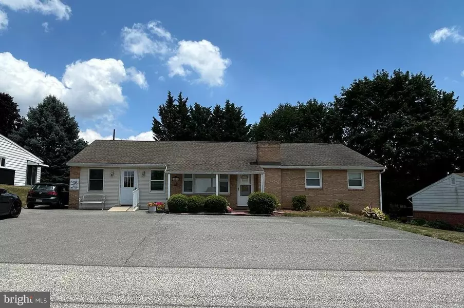 825 EDGEWOOD RD, York, PA 17402