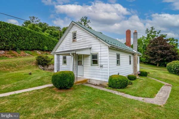 2115 OLD LANCASTER PIKE, Reinholds, PA 17569