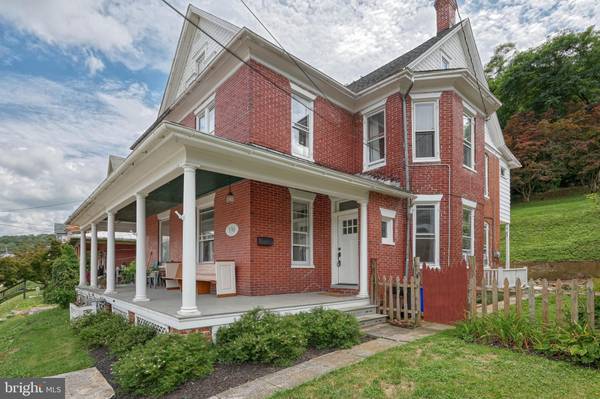 106 HANOVER ST,  Glen Rock,  PA 17327