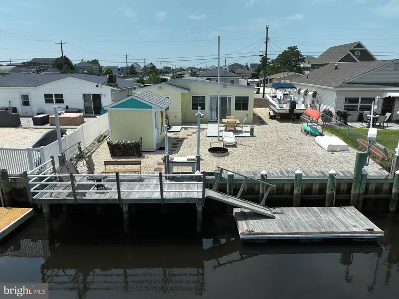 4 W THAMES RD, Tuckerton, NJ 08087