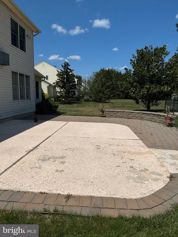 West Windsor, NJ 08550,21 OAKWOOD WAY