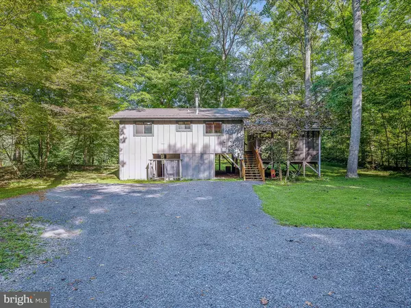 Great Cacapon, WV 25422,98 DEW DROP LN