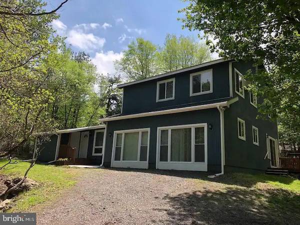 12 HICKORY RD,  Lake Harmony,  PA 18624