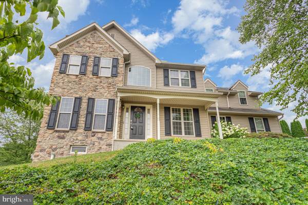 2 FERNDALE RD, Seven Valleys, PA 17360