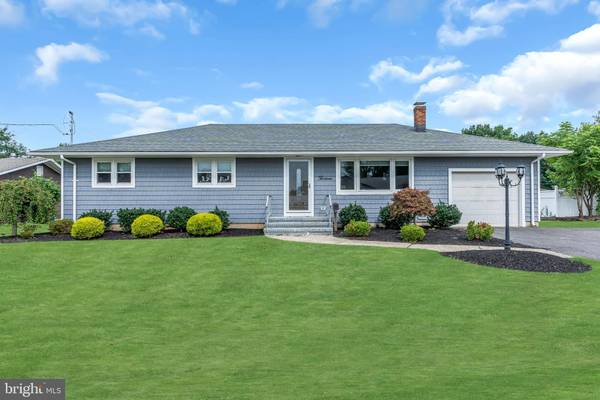 13 HILLTOP AVE, Sayreville, NJ 08872