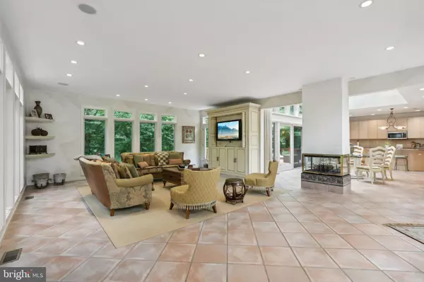 Jenkintown, PA 19046,534 PONDVIEW RD