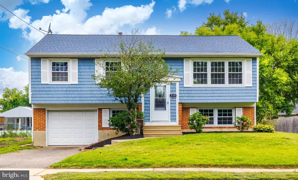 319 DAVISTOWN RD, Blackwood, NJ 08012