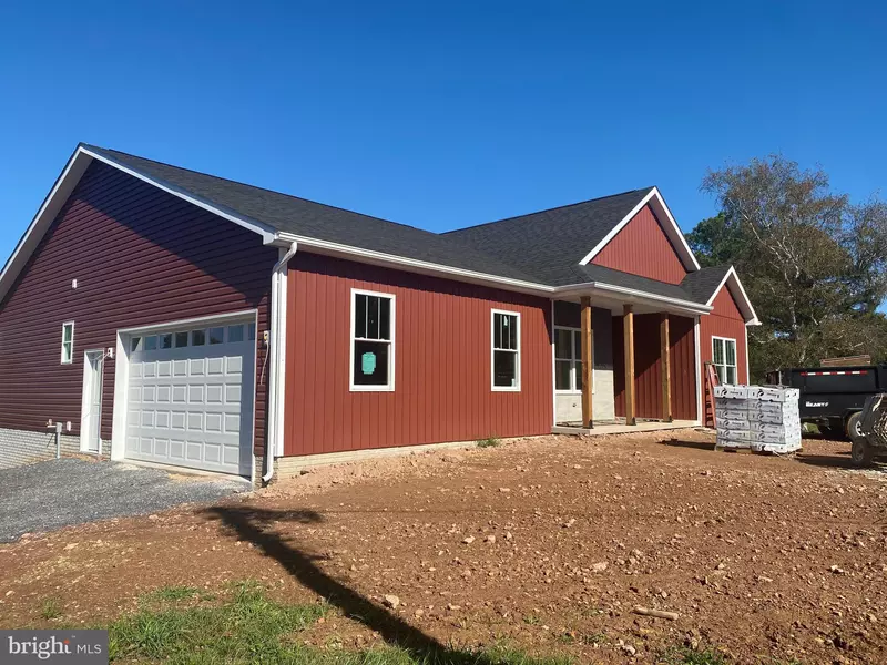 34 CANOLES LN, Berkeley Springs, WV 25411