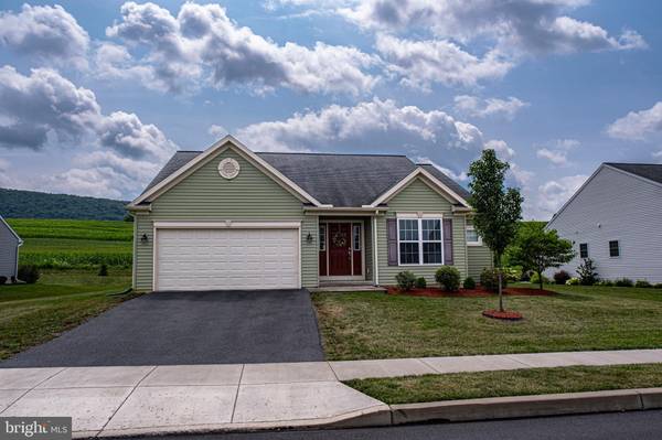 7 CAMBRIDGE LN, Lewistown, PA 17044