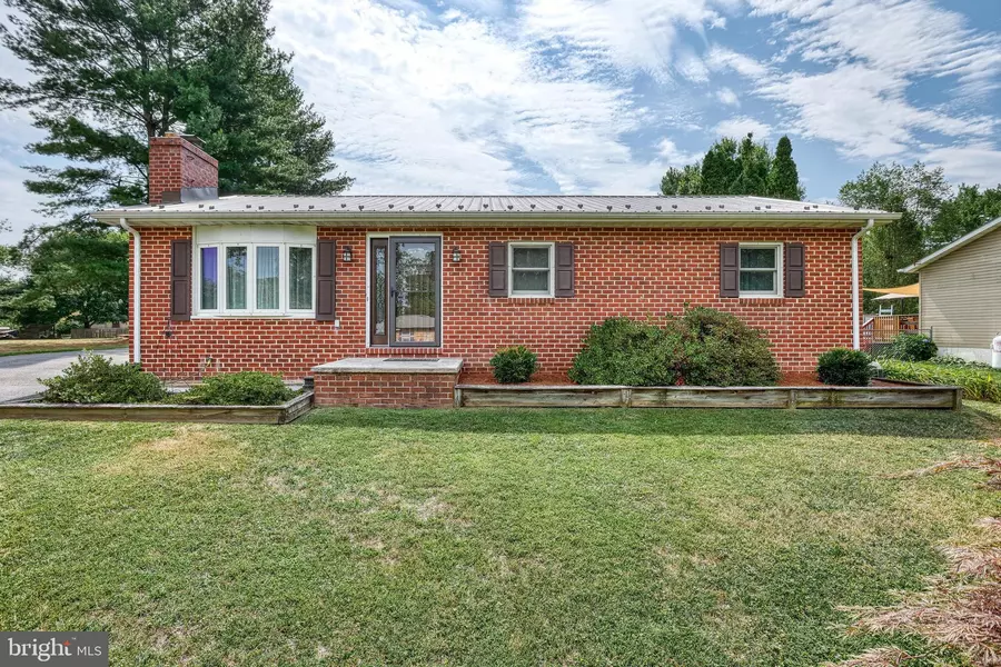 4 AUTUMN DR, Gettysburg, PA 17325