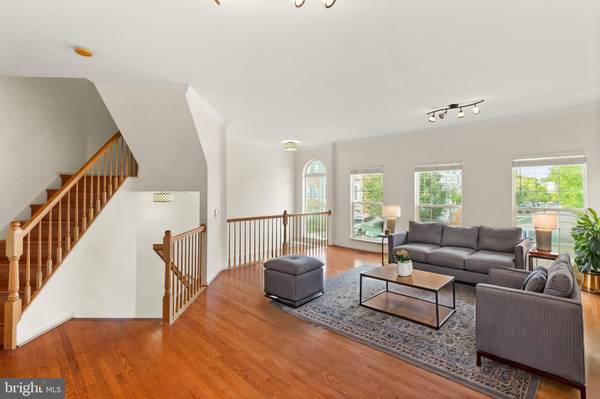 Alexandria, VA 22315,6631 HUNTER CREEK LN