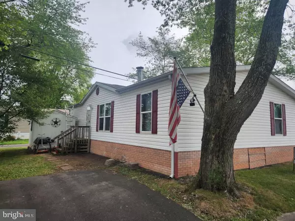 28 MAPLE DR,  Doylestown,  PA 18901