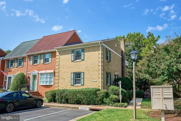 2670 CENTENNIAL CT, Alexandria, VA 22311