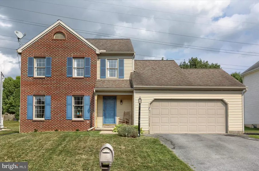 305 OAK LEAF LN, Lancaster, PA 17602