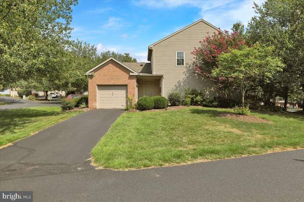 140 MALLARD DR, Lancaster, PA 17601