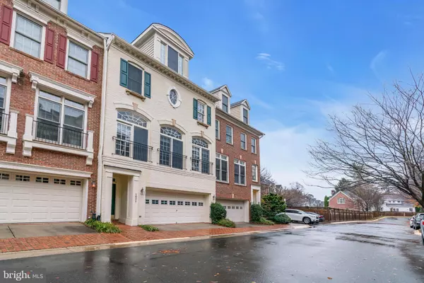 1631 COLONIAL HILLS DR, Mclean, VA 22102