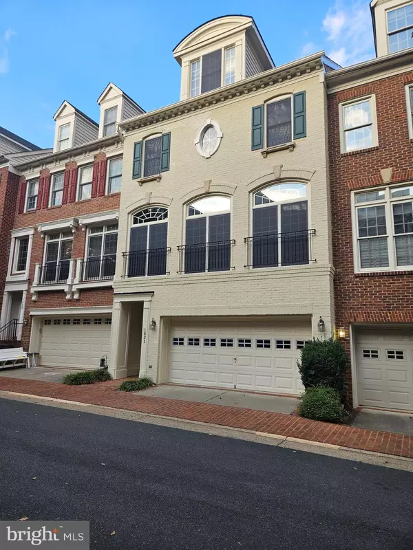 Mclean, VA 22102,1631 COLONIAL HILLS DR