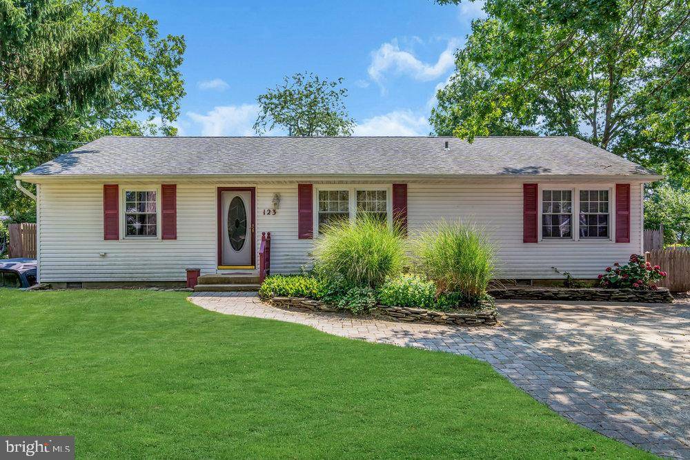 123 SPINNAKER AVE, Manahawkin, NJ 08050