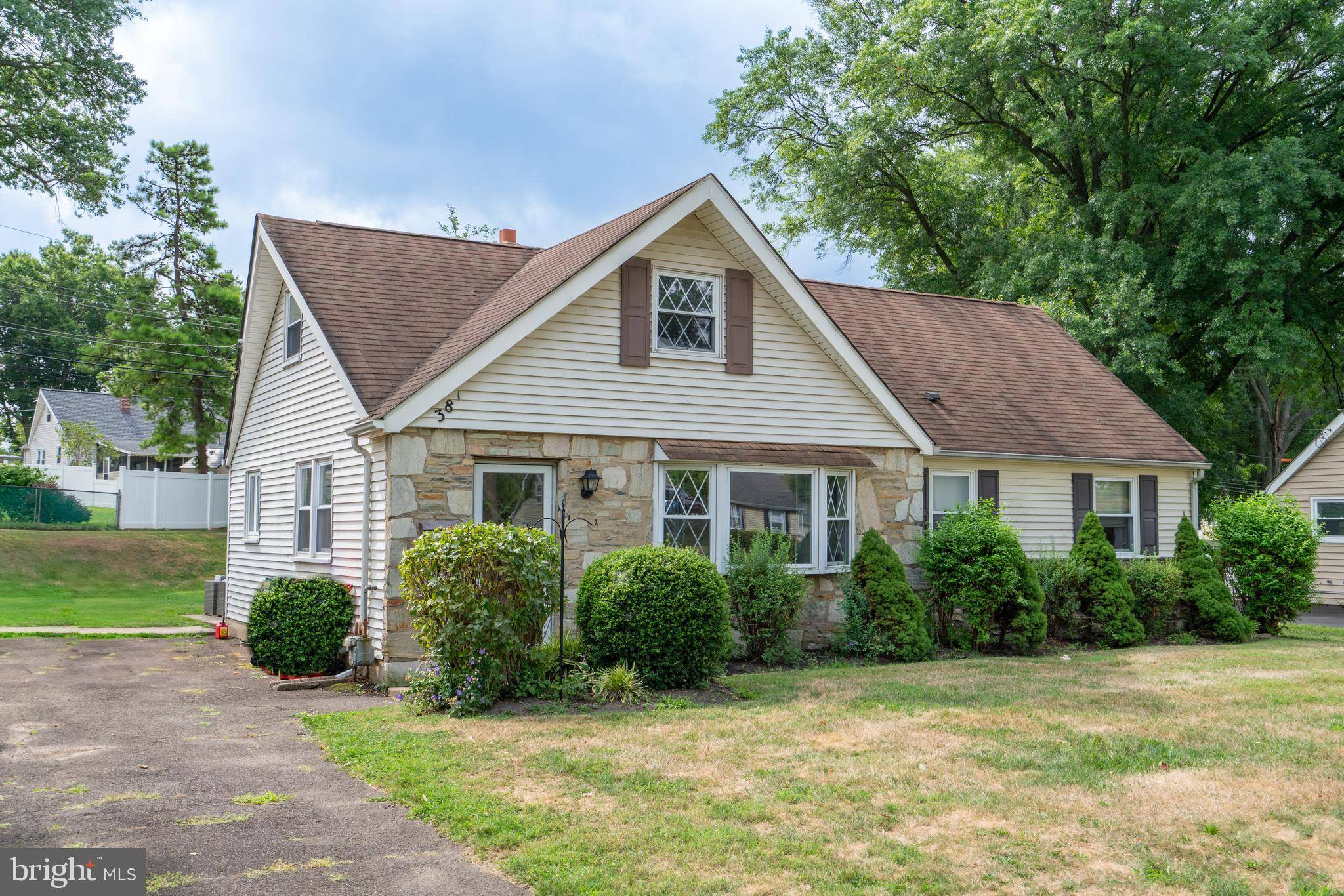 381 HARDMAN LN, Warminster, PA 18974