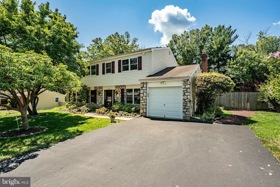 76 MEADOWFIELD DR, Southampton, PA 18966