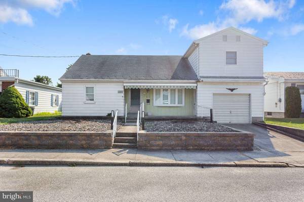 120 S ORANGE ST, New Oxford, PA 17350