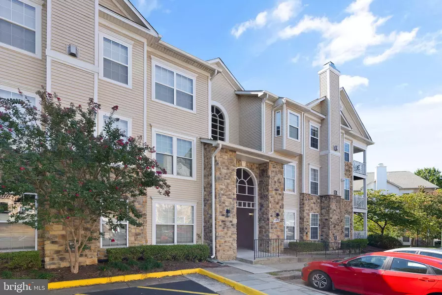 5921 FOUNDERS CROSSING CT #302, Alexandria, VA 22310