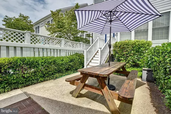 Ocean View, DE 19970,8 VILLAGE GREEN DR