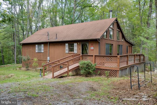 9 HILL TOP RD, Great Cacapon, WV 25422